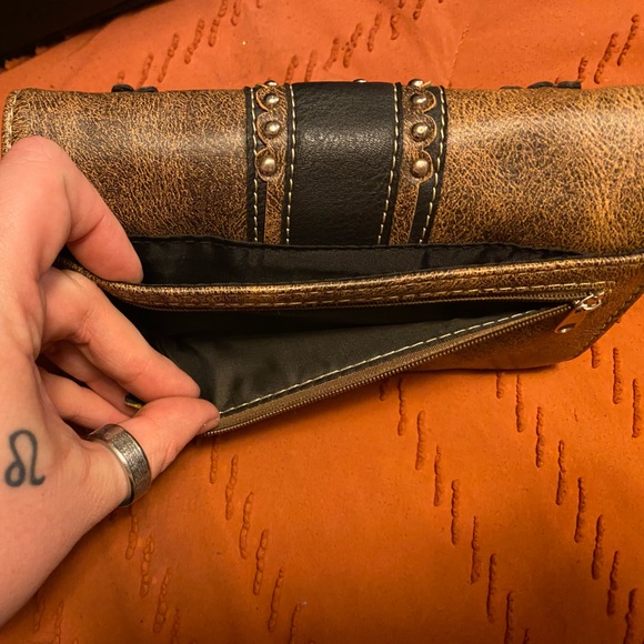 Used Western style purse and matching wallet set - Picture 6 of 13